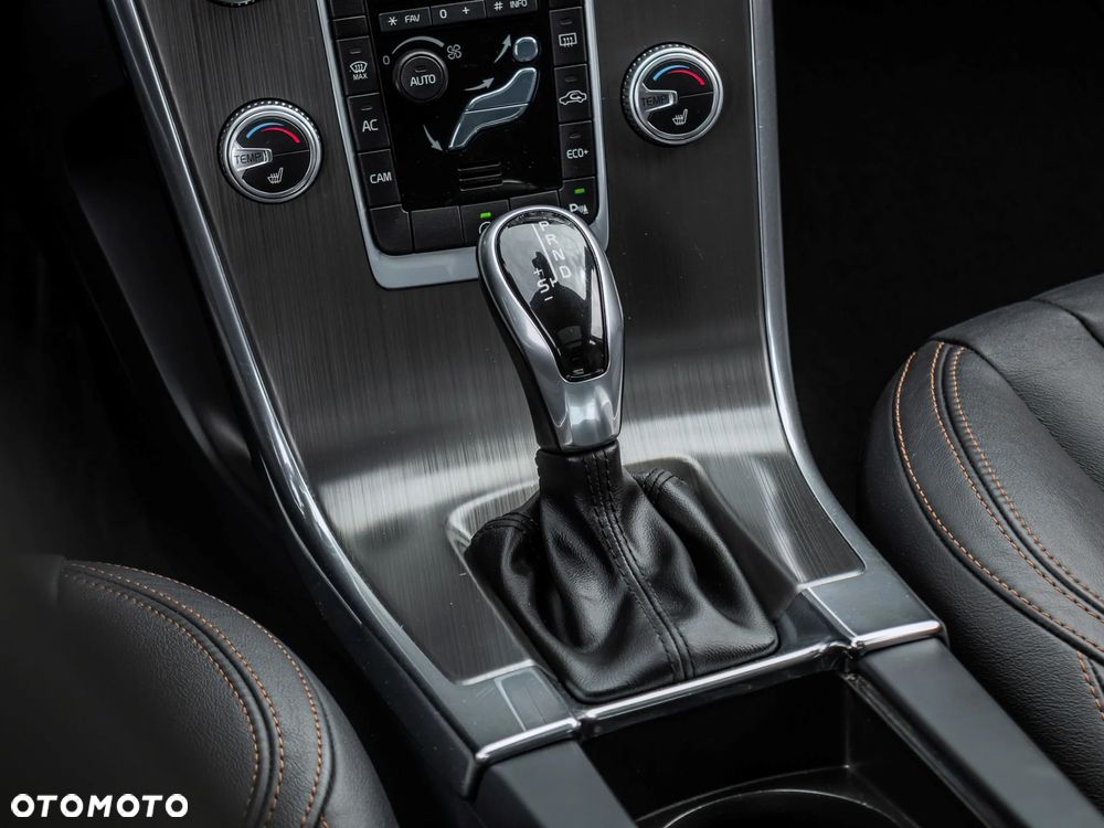 Volvo XC 60 D3 Geartronic Summum - 24