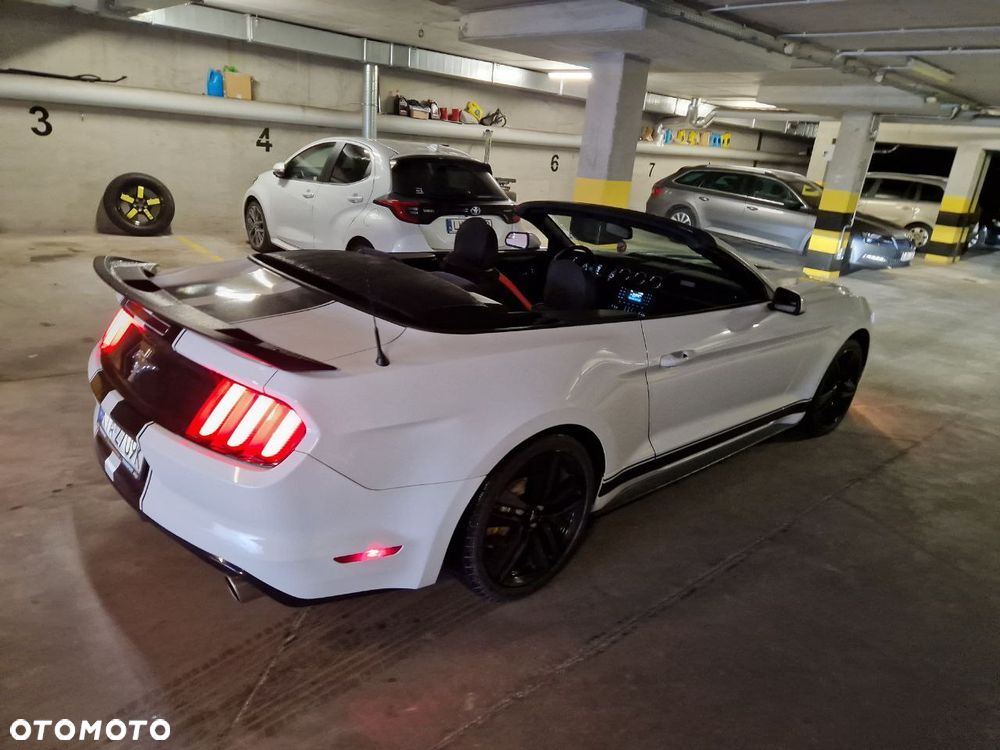 Ford Mustang - 4