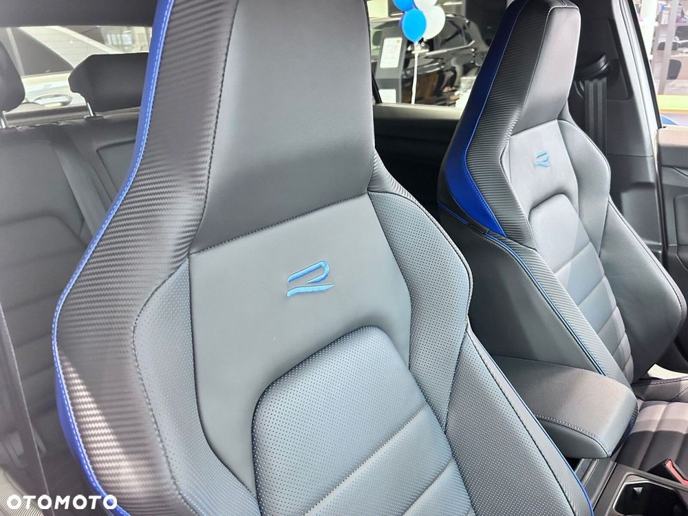 Volkswagen Golf - 22