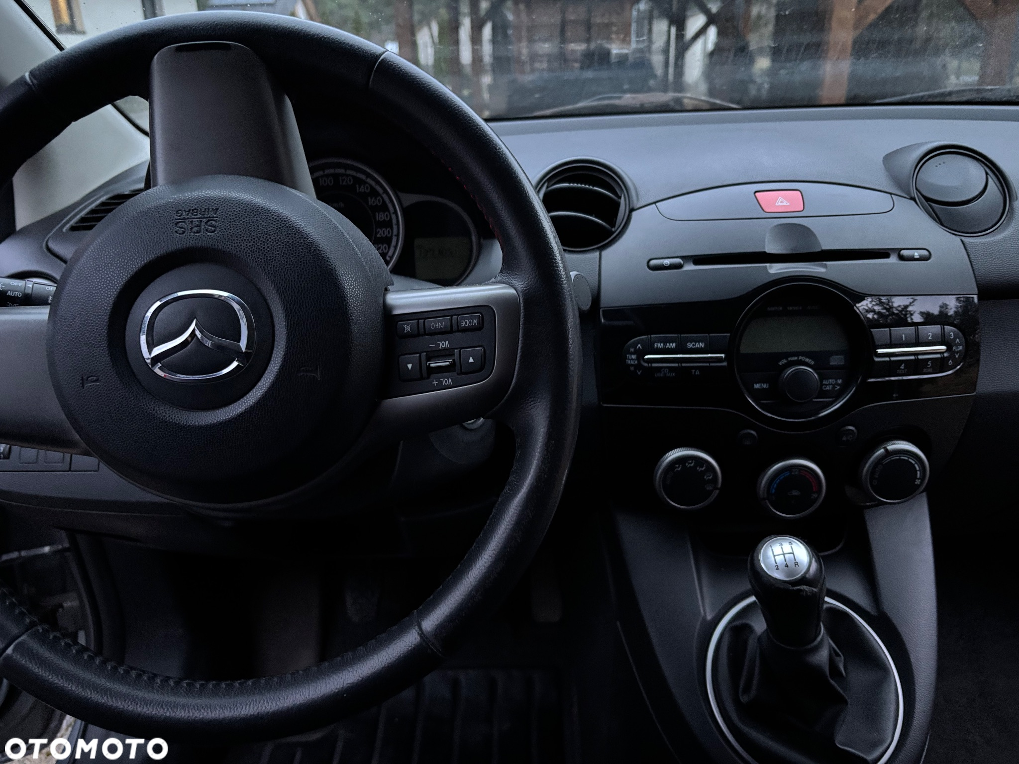Mazda 2 - 10