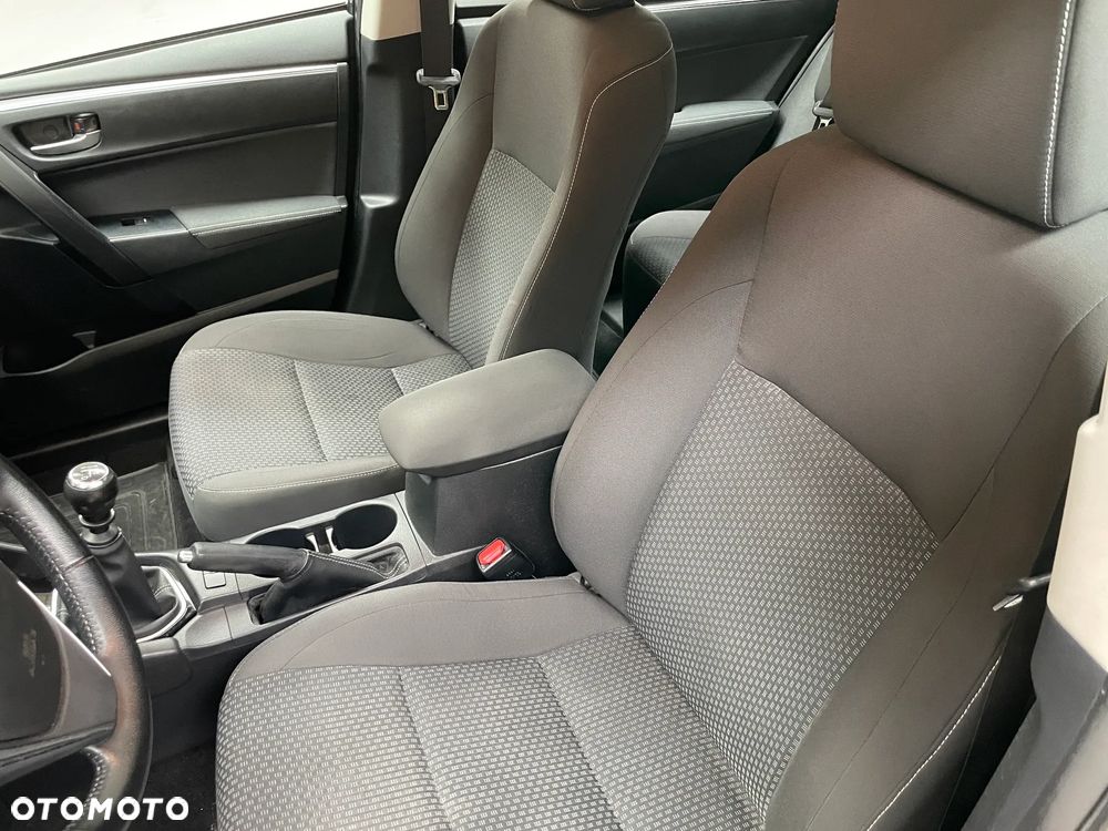 Toyota Corolla 1.6 Classic Plus - 11