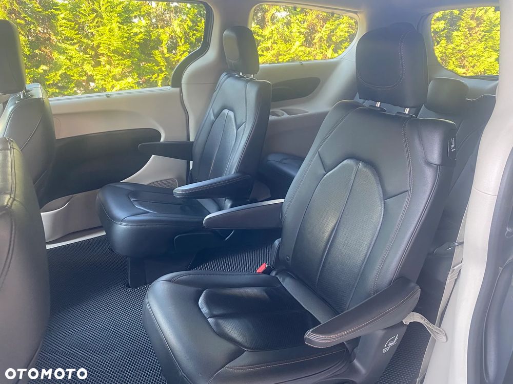 Chrysler Pacifica - 20