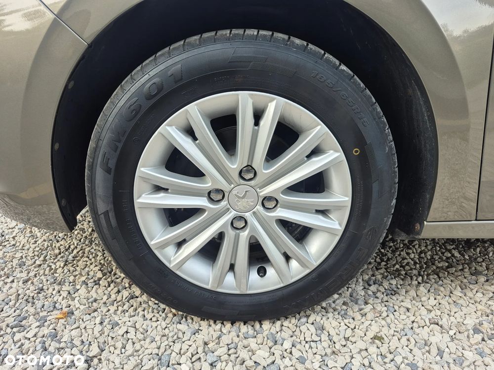 Peugeot 301 1.6 HDi Allure - 16