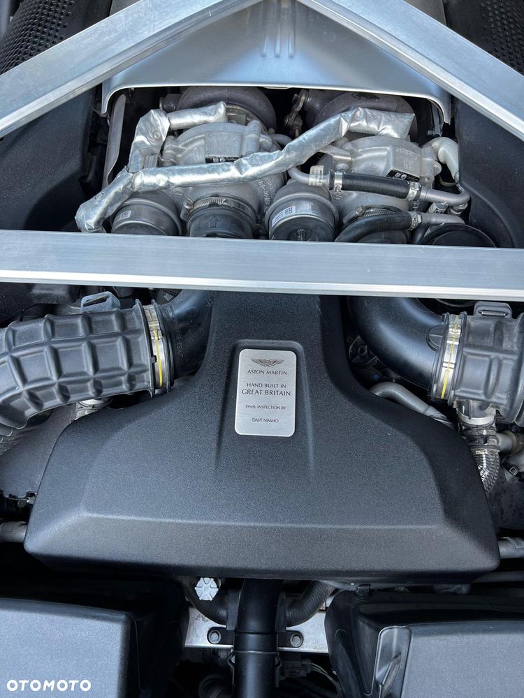 Aston Martin Vantage - 17