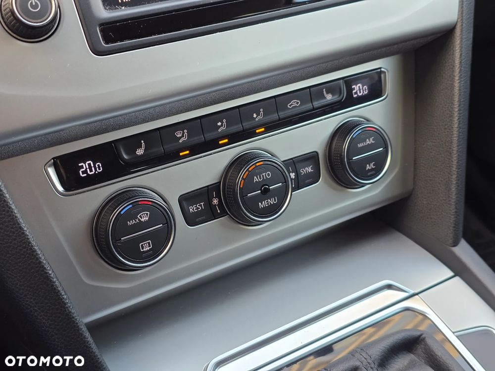 Volkswagen Passat - 24