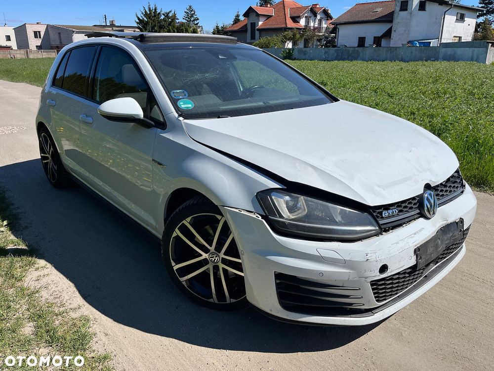 Volkswagen Golf - 2