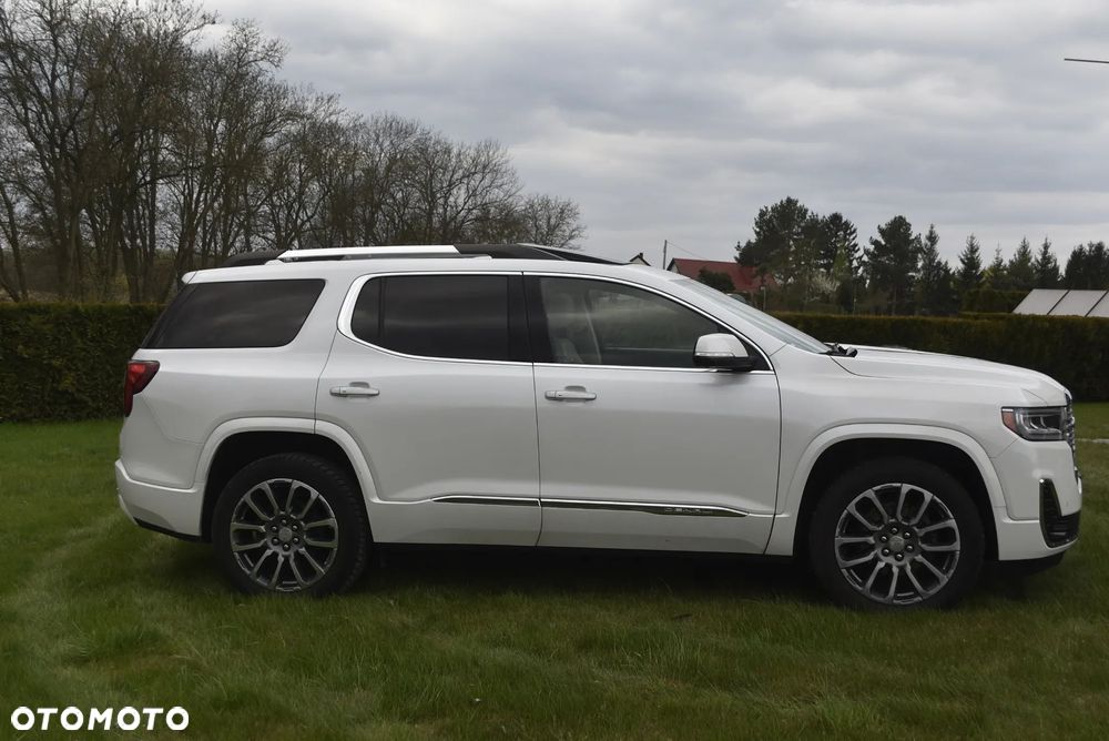 GMC Acadia - 30