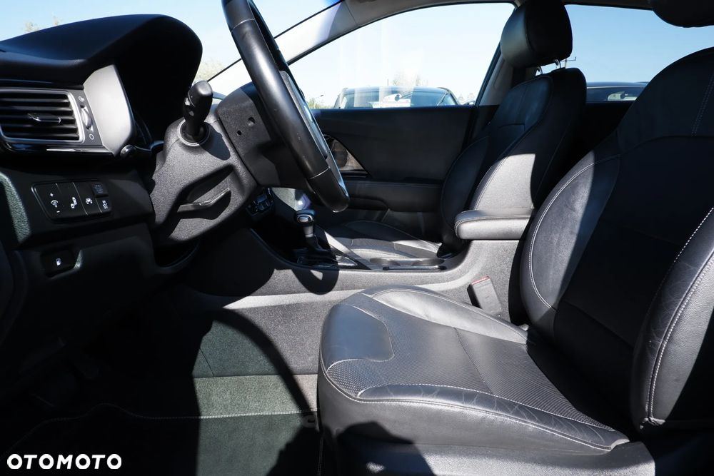 Kia Niro 1.6 GDI Hybrid L Business Line - 27