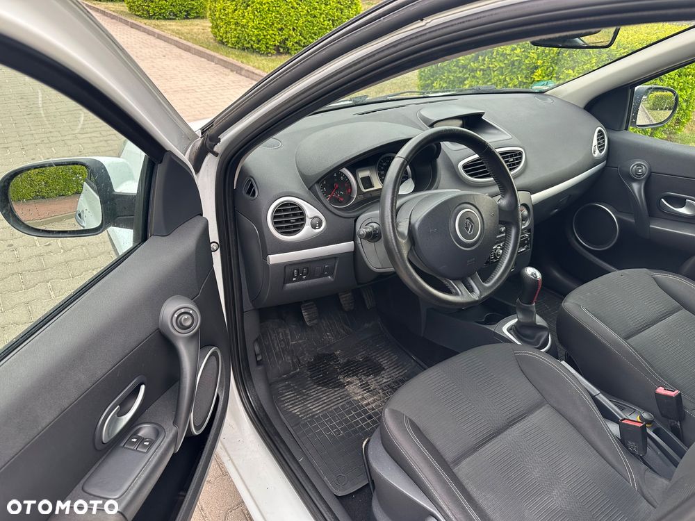 Renault Clio 1.2 16V 75 Dynamique - 13