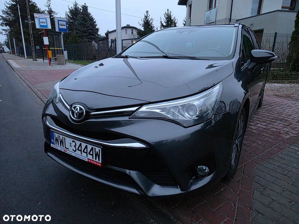 Toyota Avensis 2.0 D-4D Premium - 2