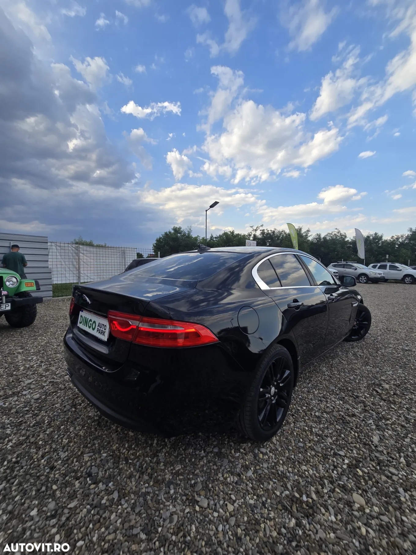 Jaguar XE 2.0 Prestige - 2