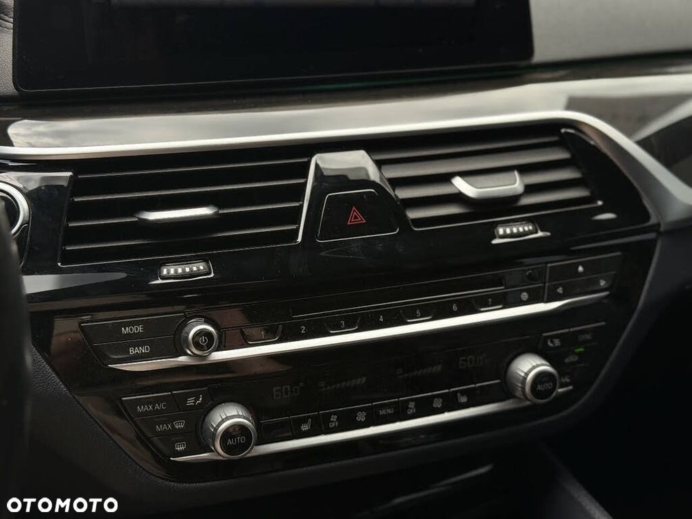 BMW Seria 5 530i xDrive M Sport Edition - 11