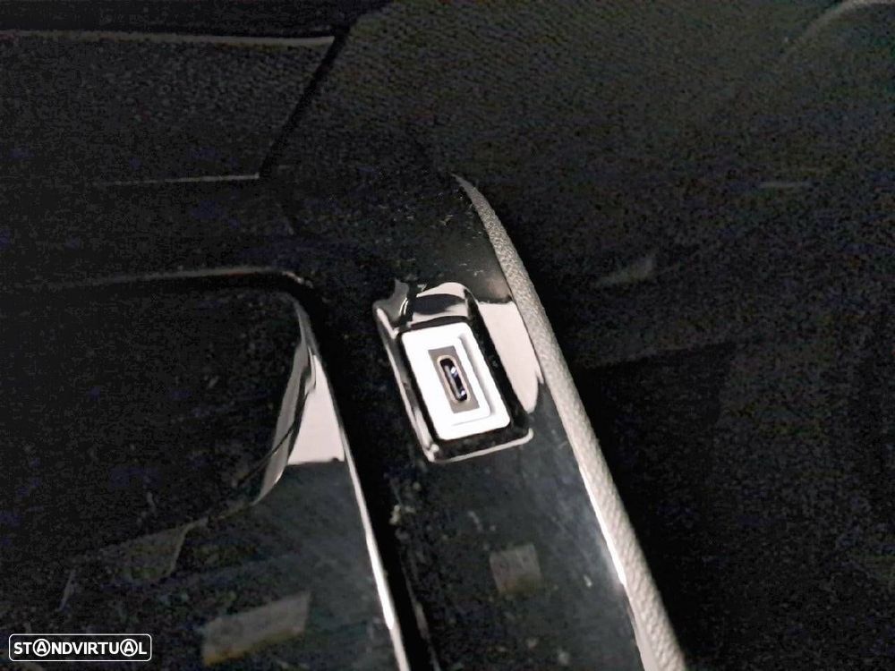 Peugeot 2008 1.2 Hybrid Allure e-DCS6 - 23