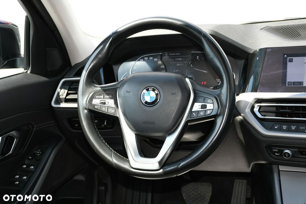 BMW Seria 3 320d mHEV - 21