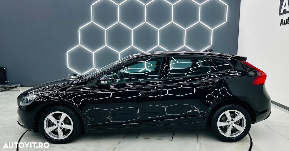 Volvo V40 D2 Kinetic - 34