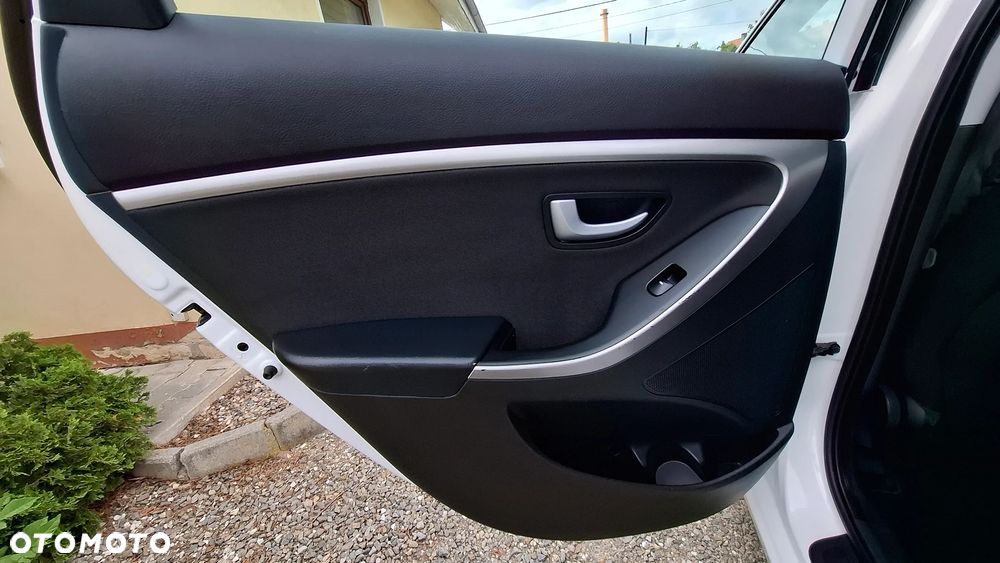 Hyundai i30 blue 1.4 YES Silver - 25