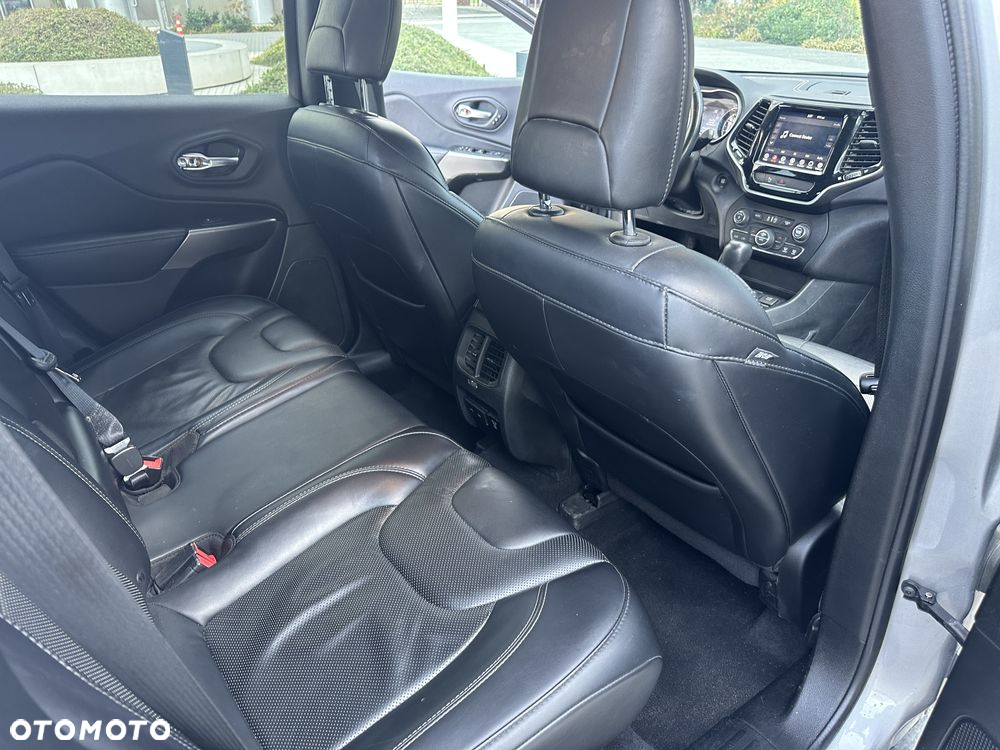 Jeep Cherokee - 12