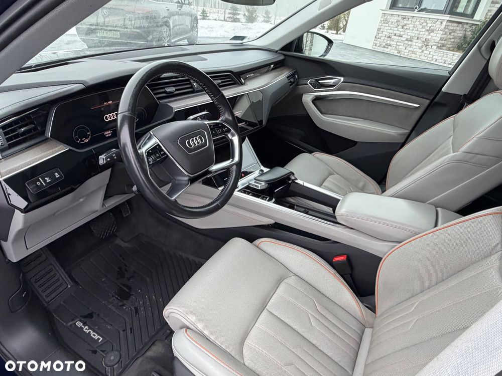 Audi Q8 Sportback e-tron 55 quattro S line - 29