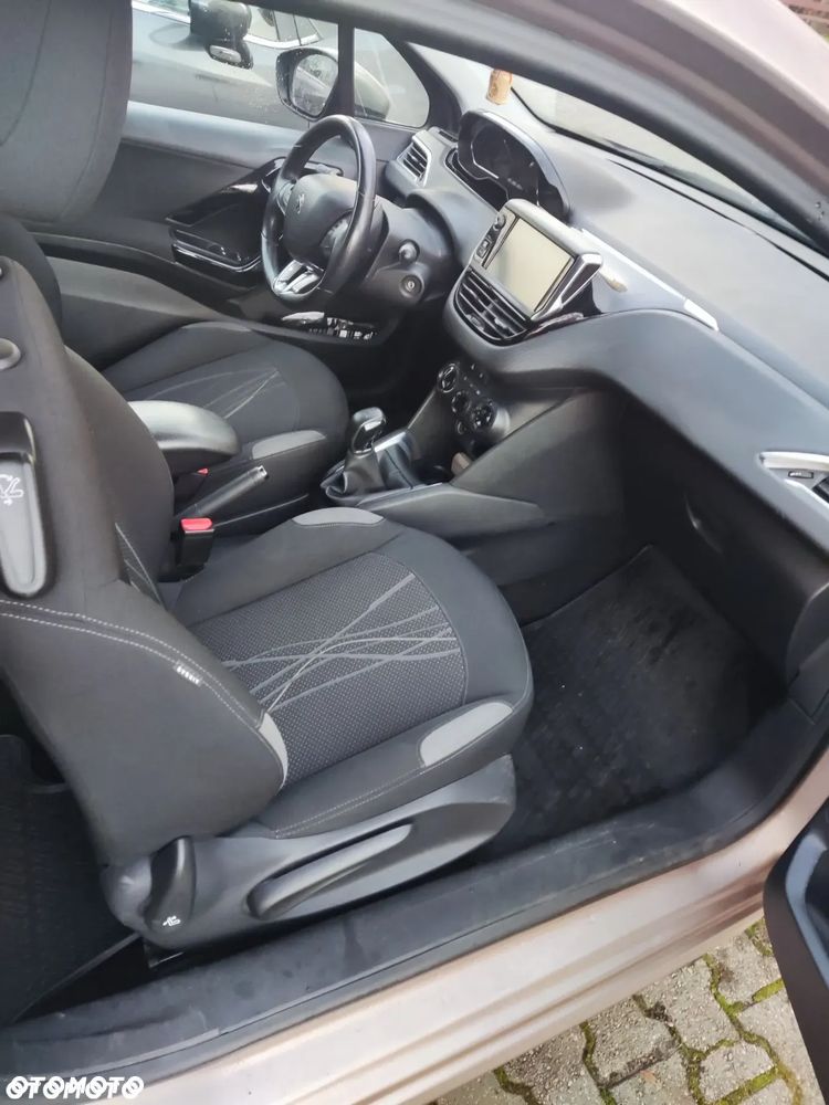 Peugeot 208 1.2 PureTech Active - 10