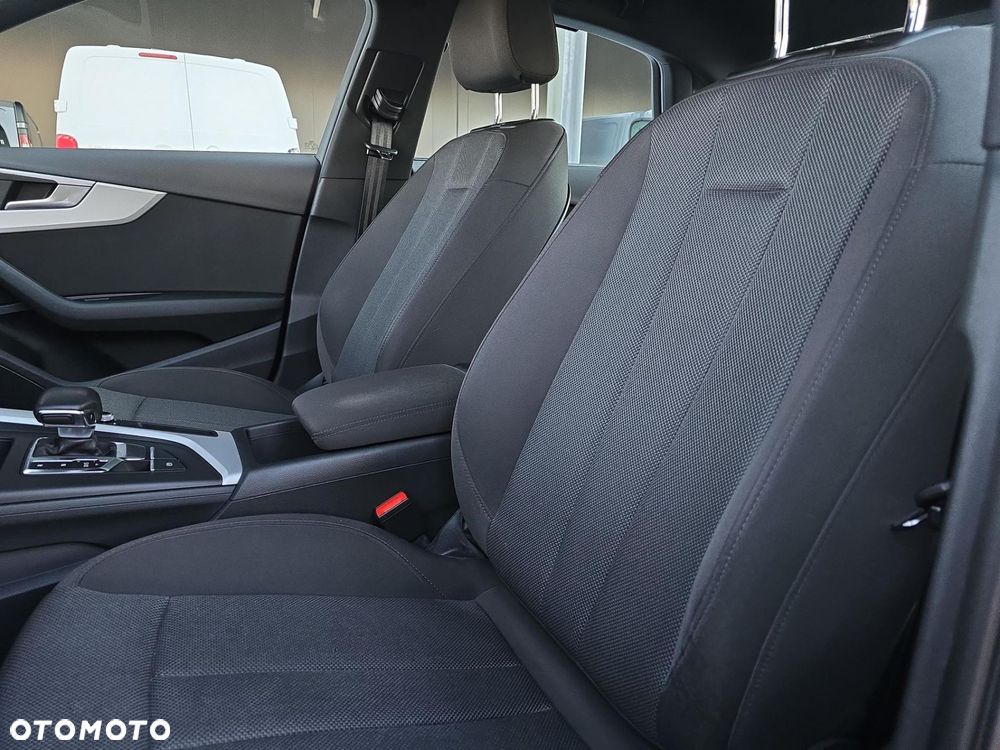 Audi A4 Limousine - 13