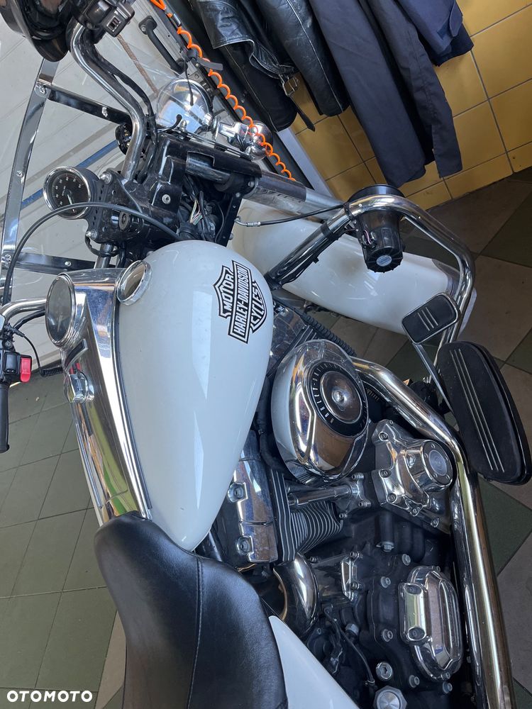 Harley-Davidson FLH Electra Glide - 14