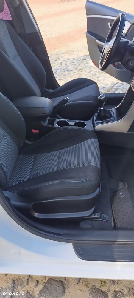 Hyundai i30 1.4 Classic + - 16
