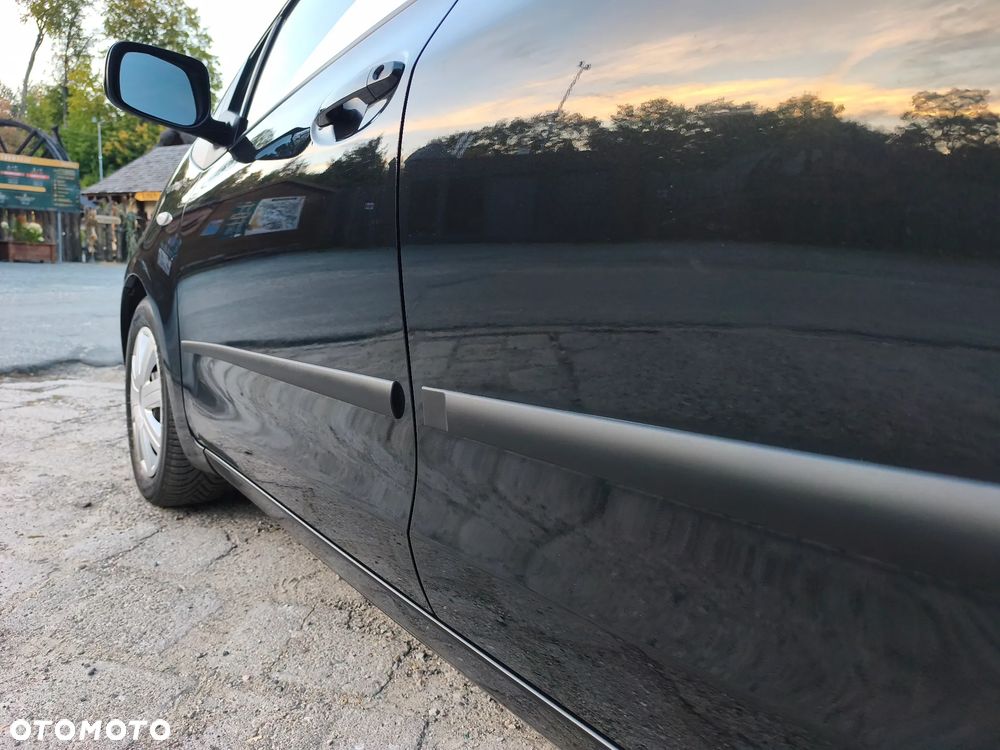 Toyota Yaris - 12