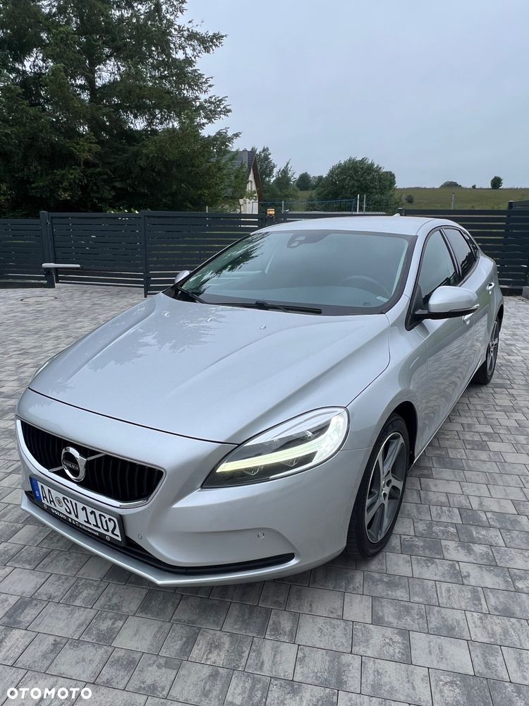 Volvo V40 D2 Drive-E Momentum - 1