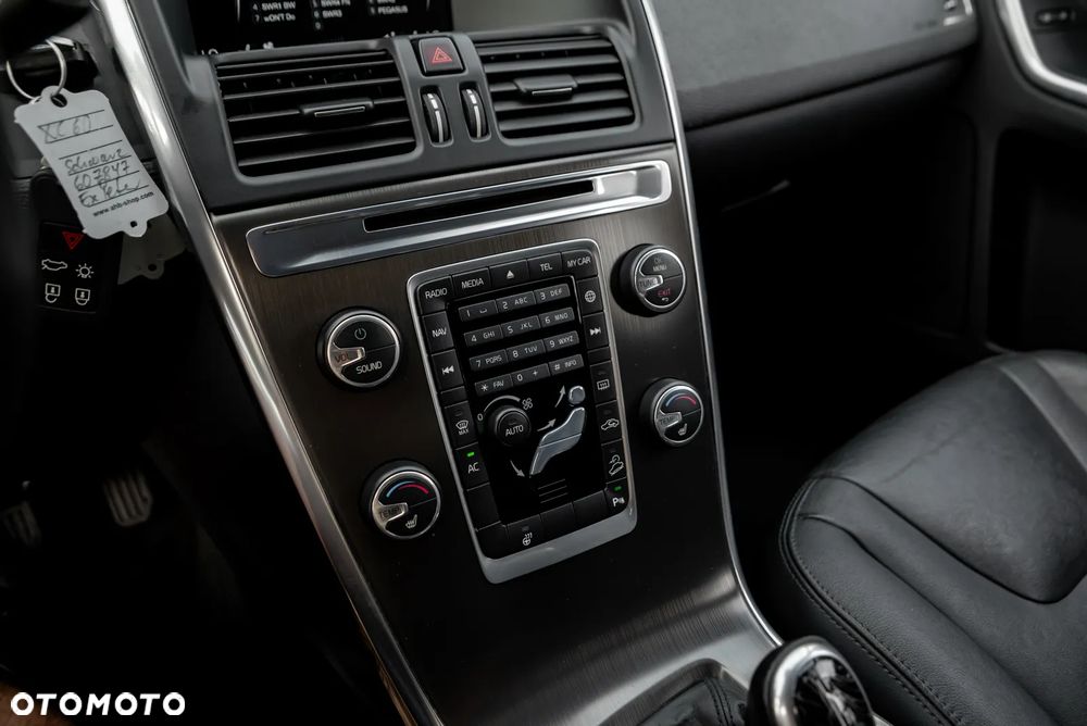 Volvo XC 60 D5 AWD Geartronic Momentum - 34
