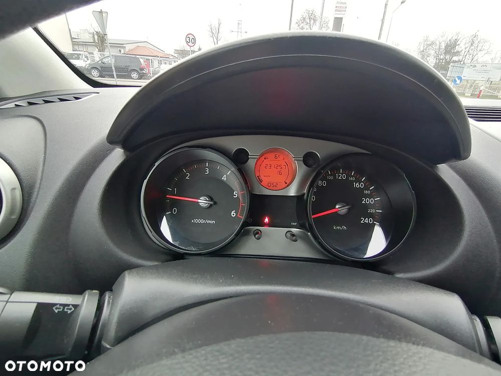 Nissan Qashqai 2.0 dCi DPF acenta - 29
