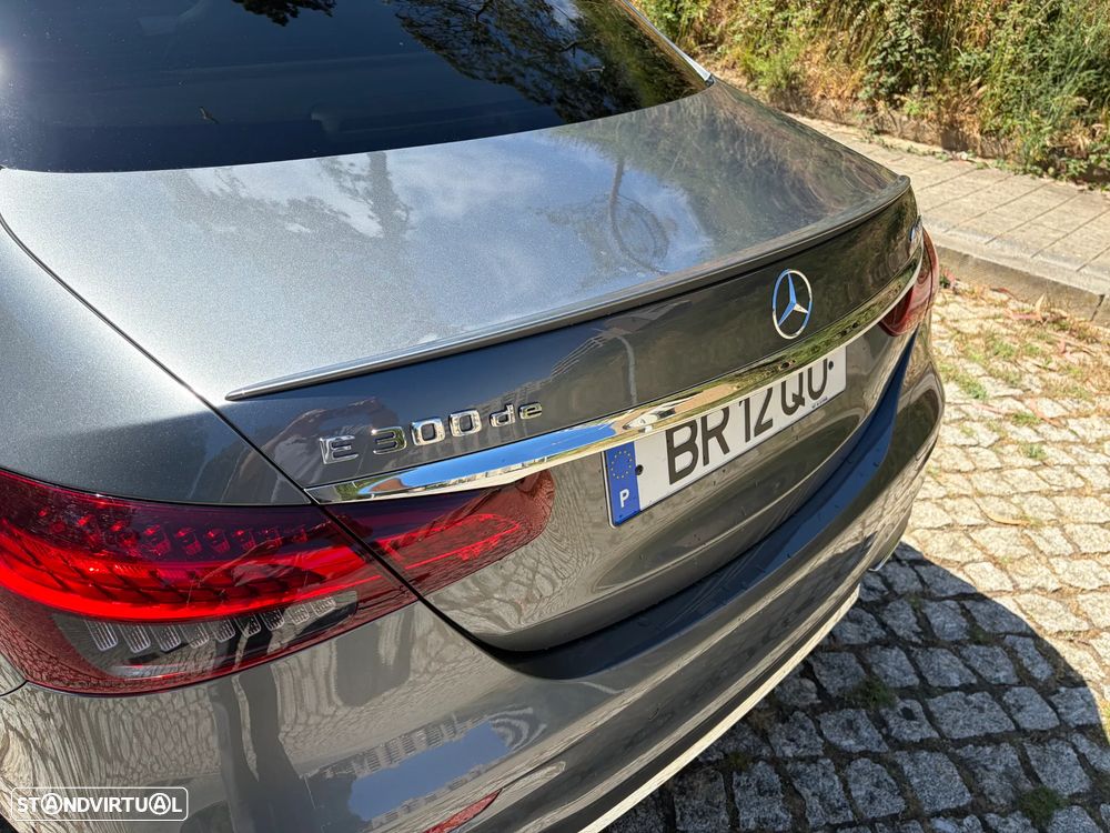 Mercedes-Benz E 300 de 4Matic 9G-TRONIC AMG Line - 4