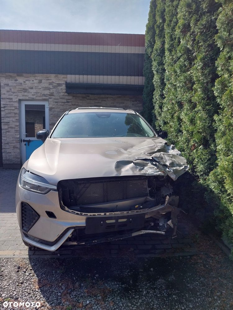 Volvo XC 60 B4 D Plus Dark - 5