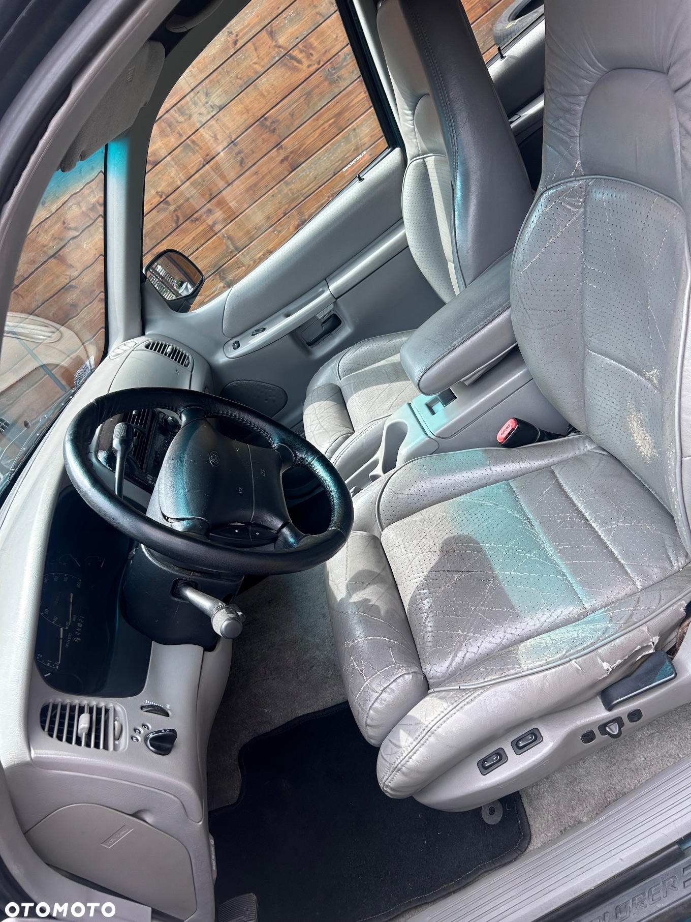 Ford Explorer Standard - 6