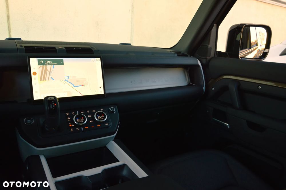 Land Rover Defender - 23