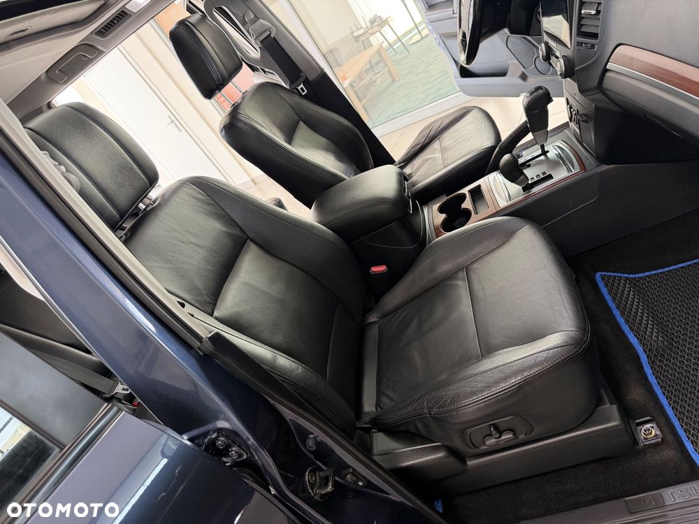 Mitsubishi Pajero - 26