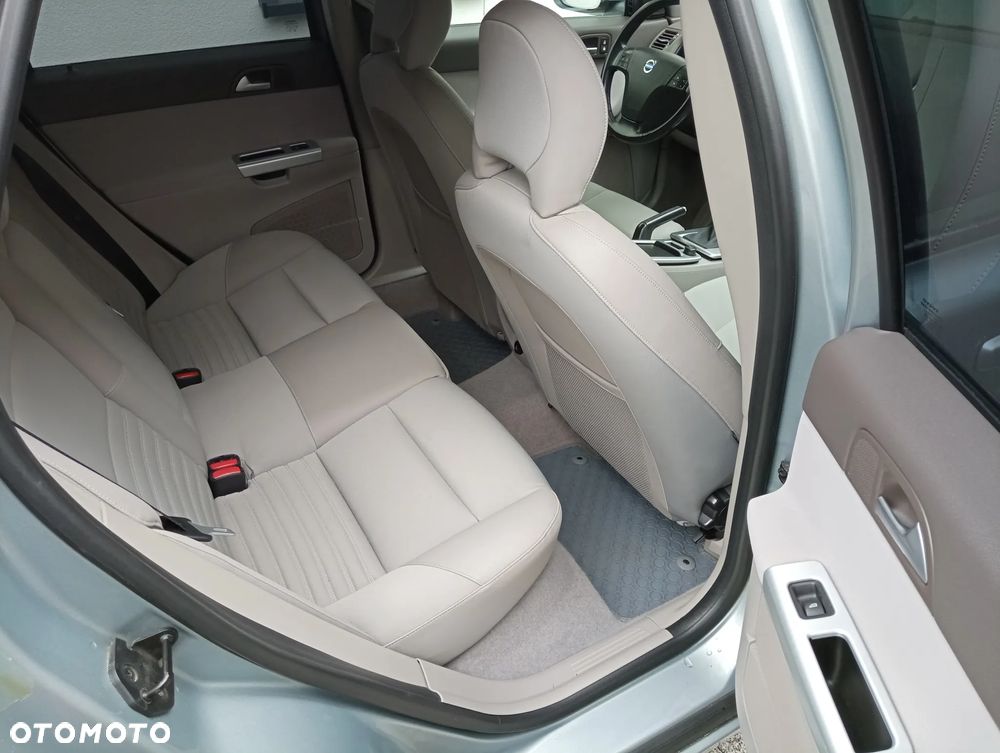Volvo V50 D4 Momentum - 13