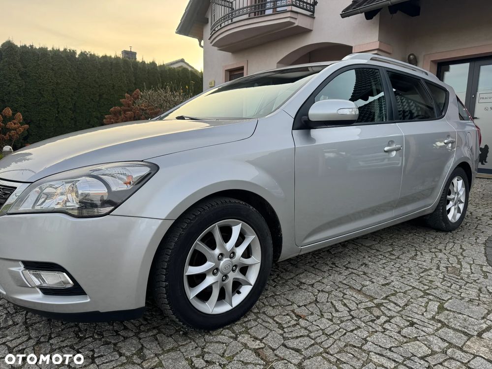 Kia Ceed 1.6 CVVT SW Dream-Team Edition - 9