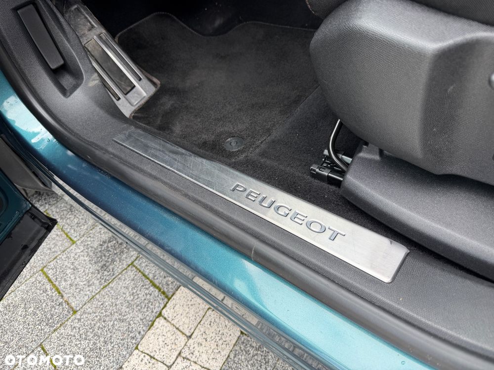 Peugeot 5008 THP 165 EAT6 Allure - 31