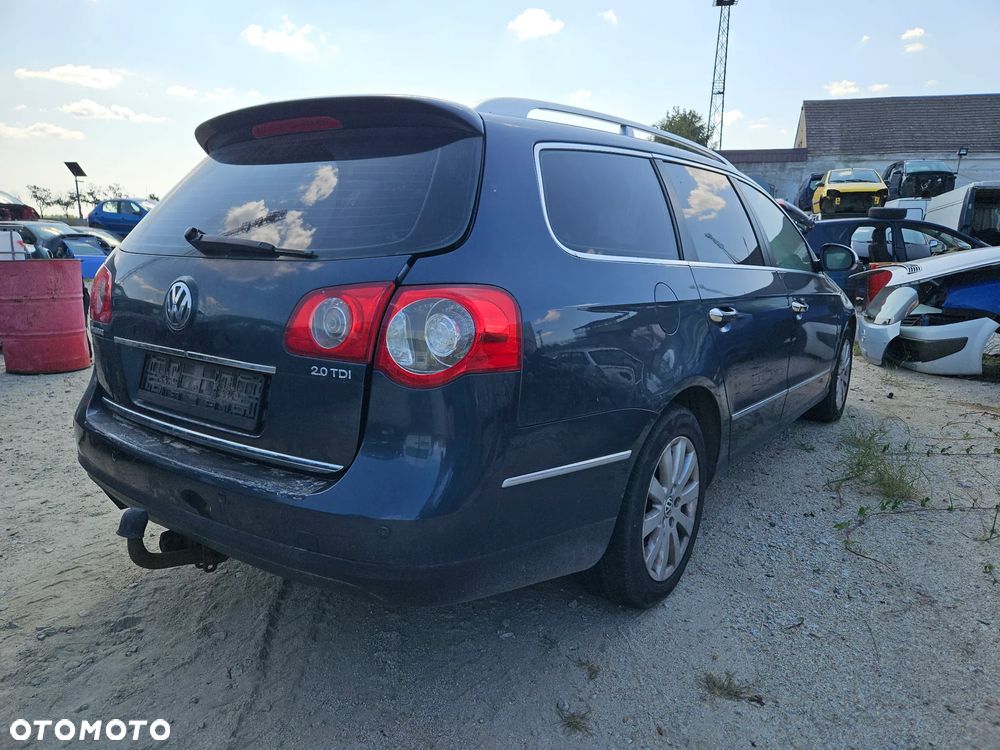 Zderzak tył tylny pod PDC VW PASSAT B6 2,0 TDI kombi LC5F - 2