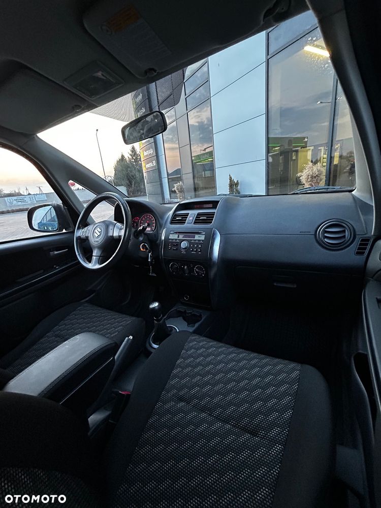 Suzuki SX4 - 10