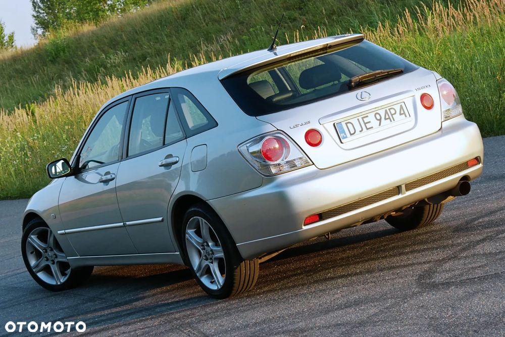 Lexus IS 200 SportCross - 6