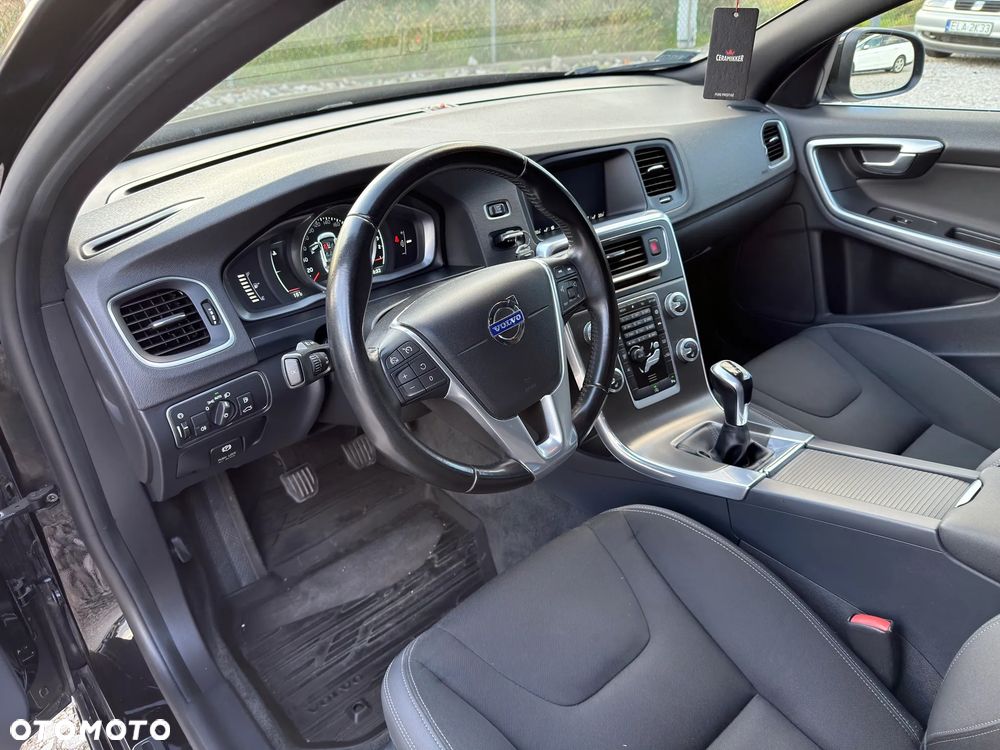 Volvo V60 D4 Momentum - 14