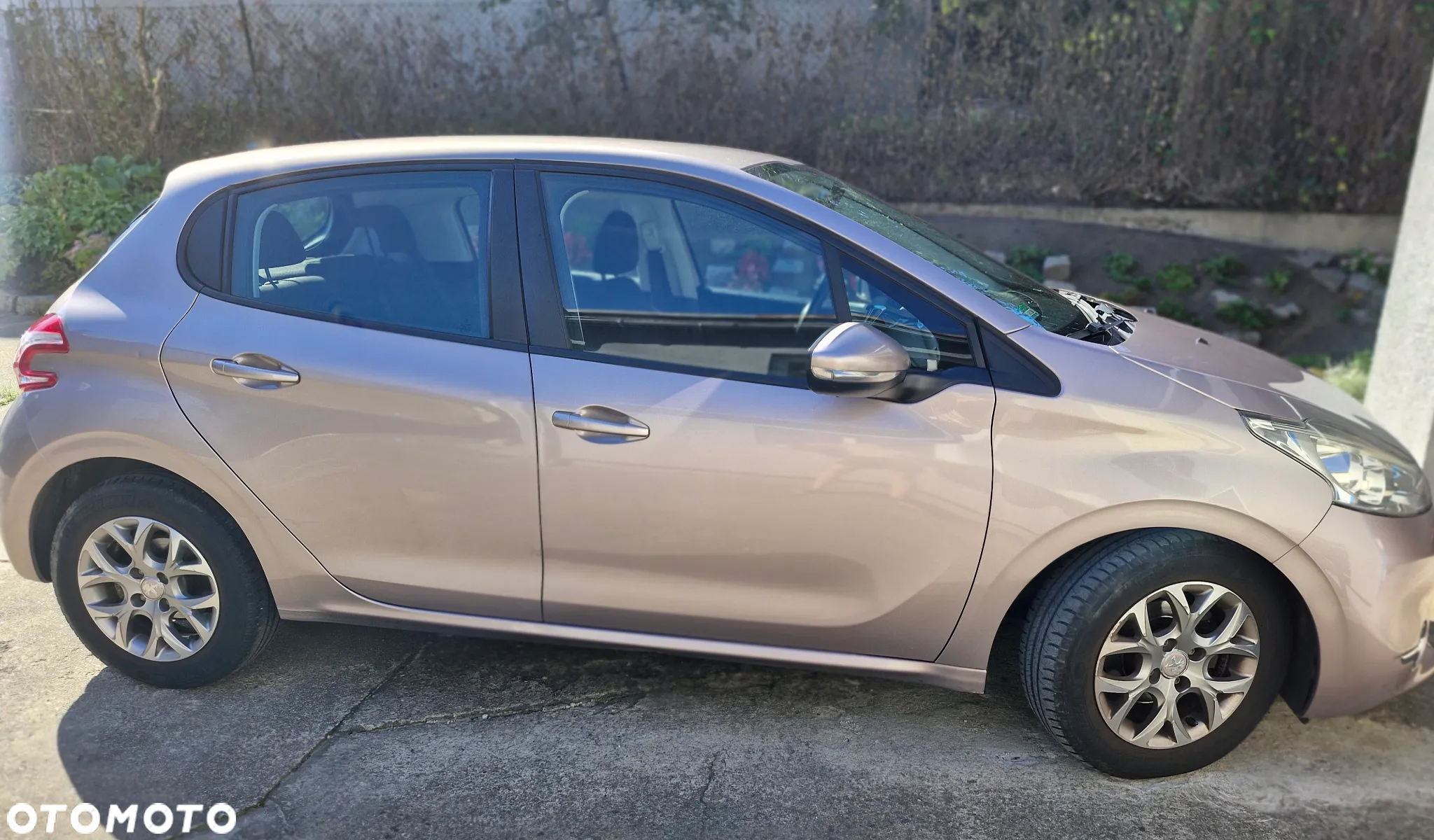 Peugeot 208 - 5