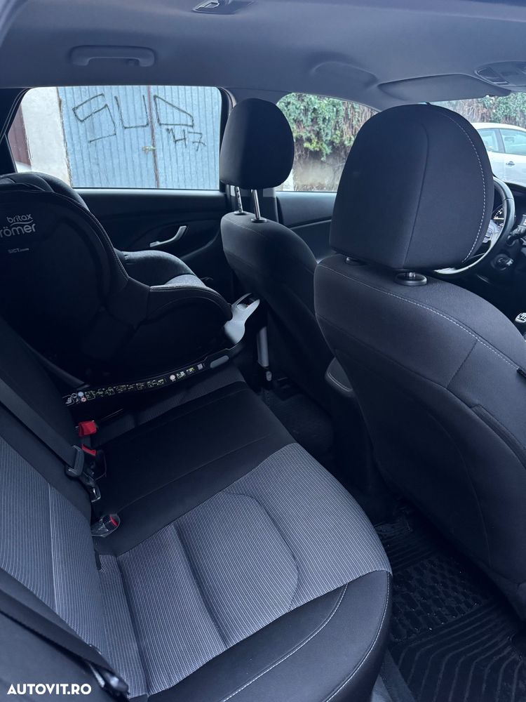 Hyundai i30 1.4 100CP 5DR M/T Comfort - 12