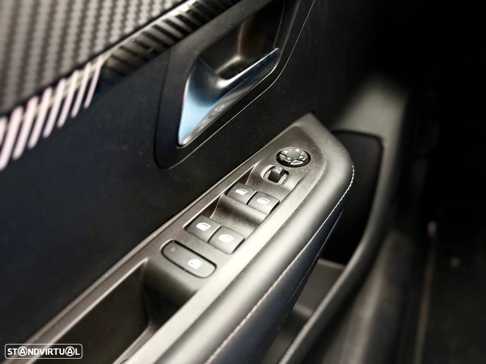 Peugeot 208 1.2 PureTech Allure - 17