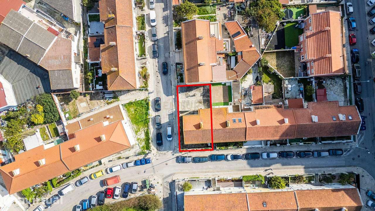 T3 em Almada com 120m² de Logradouro – Potencial Único em Zona Central - Grande imagem: 4/31