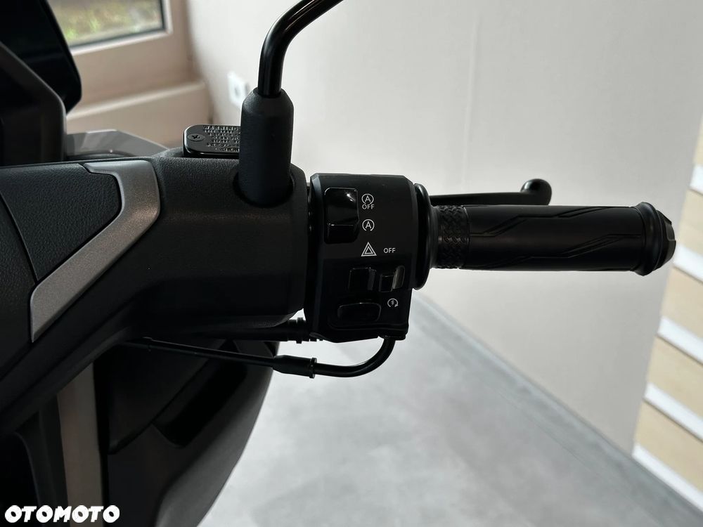 Yamaha NMAX - 12