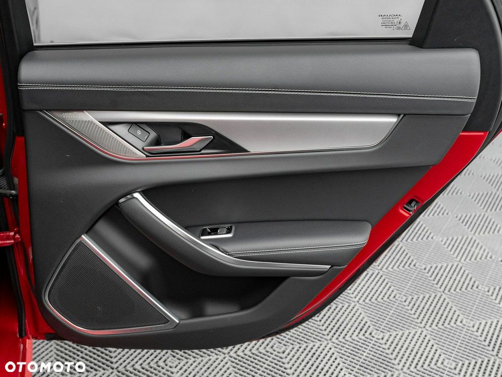 Jaguar XF 2.0 P250 R-Dynamic SE - 29