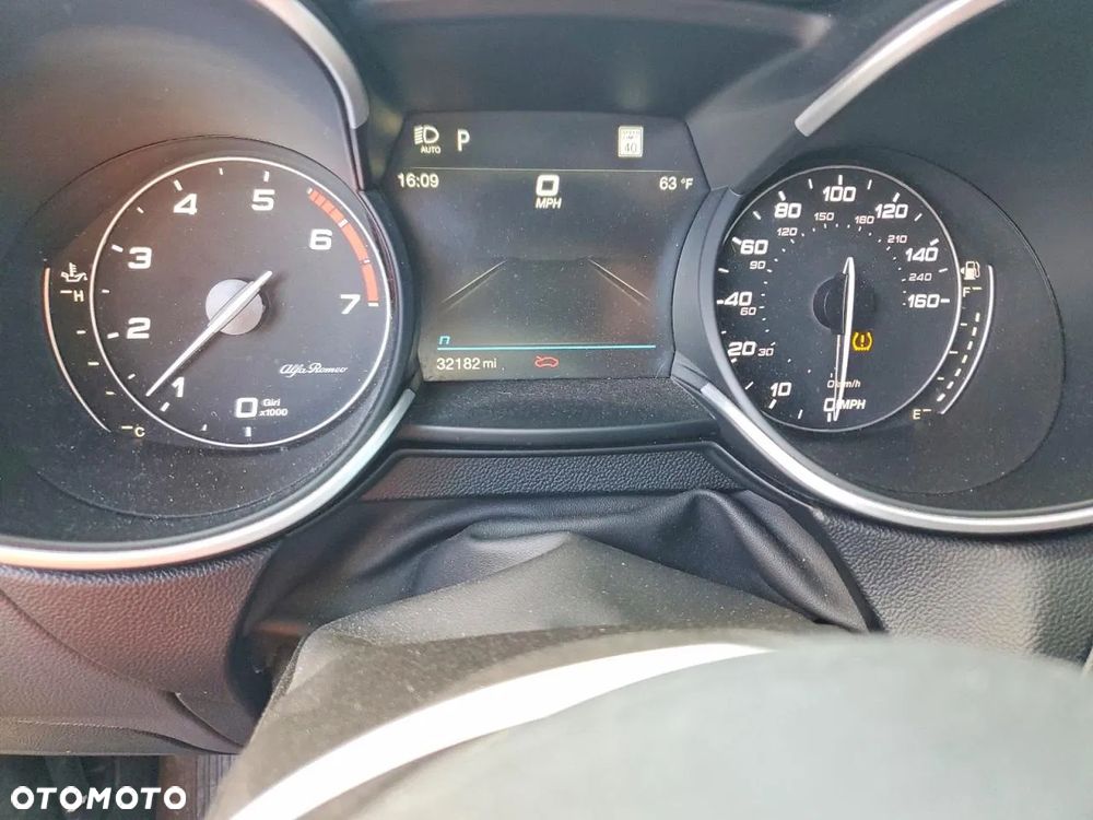 Alfa Romeo Stelvio 2.0 Turbo 16V AT8-Q4 Ti - 11