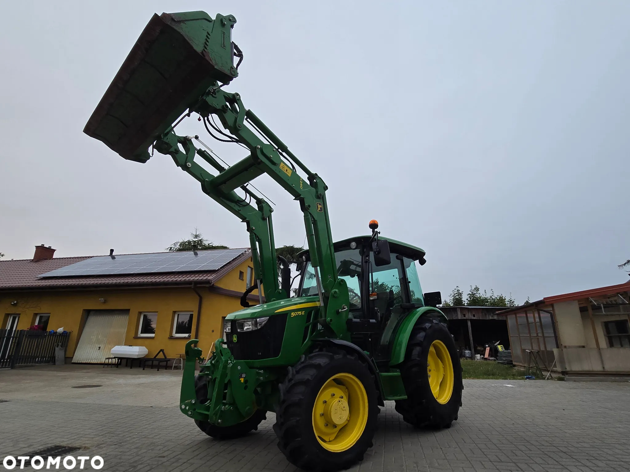John Deere 5075E - 12